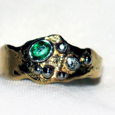 BAGUE OR, ÉMERAUDE ET DIAMANT