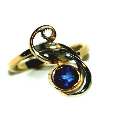 BAGUE OR, SAPHIR ET DIAMANT
